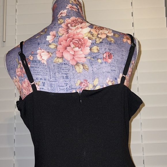 Black dress with white lace - Picture 7 of 8